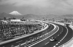 高速道路と富士山